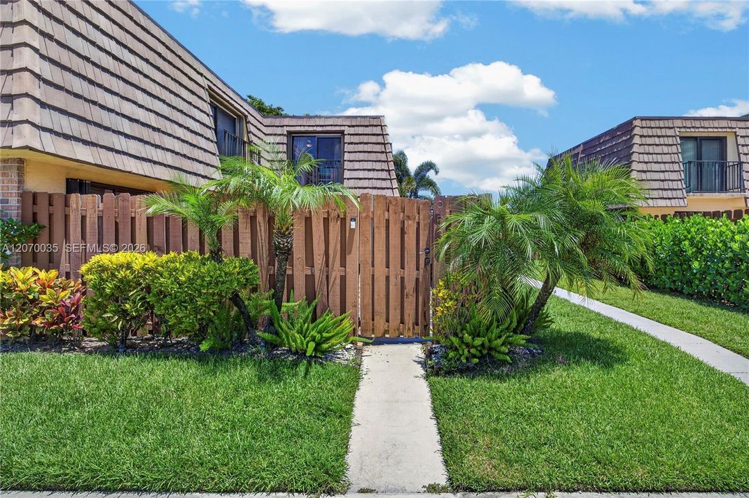 For Sale: $350,000 (3 beds, 2 baths, 1540 Square Feet)