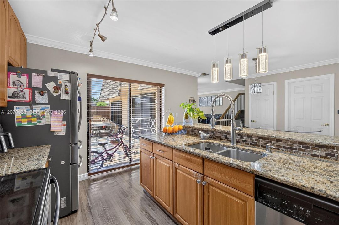 For Sale: $350,000 (3 beds, 2 baths, 1540 Square Feet)