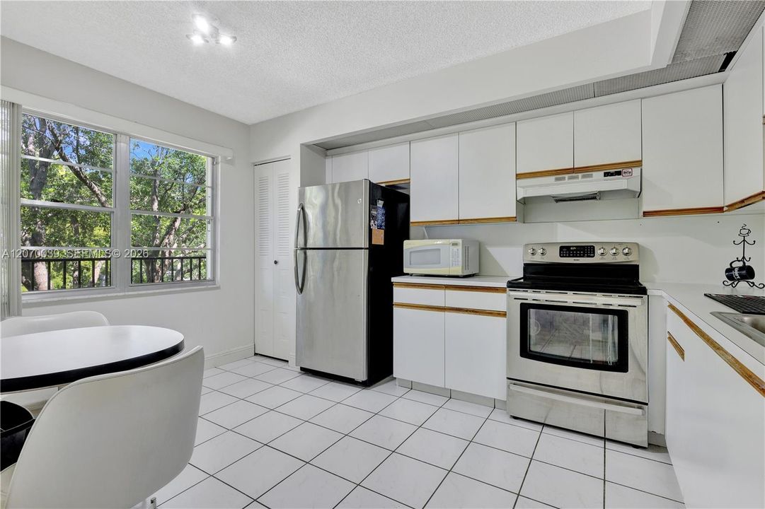 For Rent: $2,000 (2 beds, 2 baths, 1192 Square Feet)