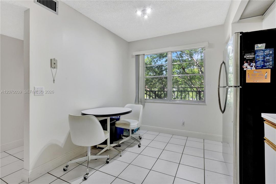 For Rent: $2,000 (2 beds, 2 baths, 1192 Square Feet)