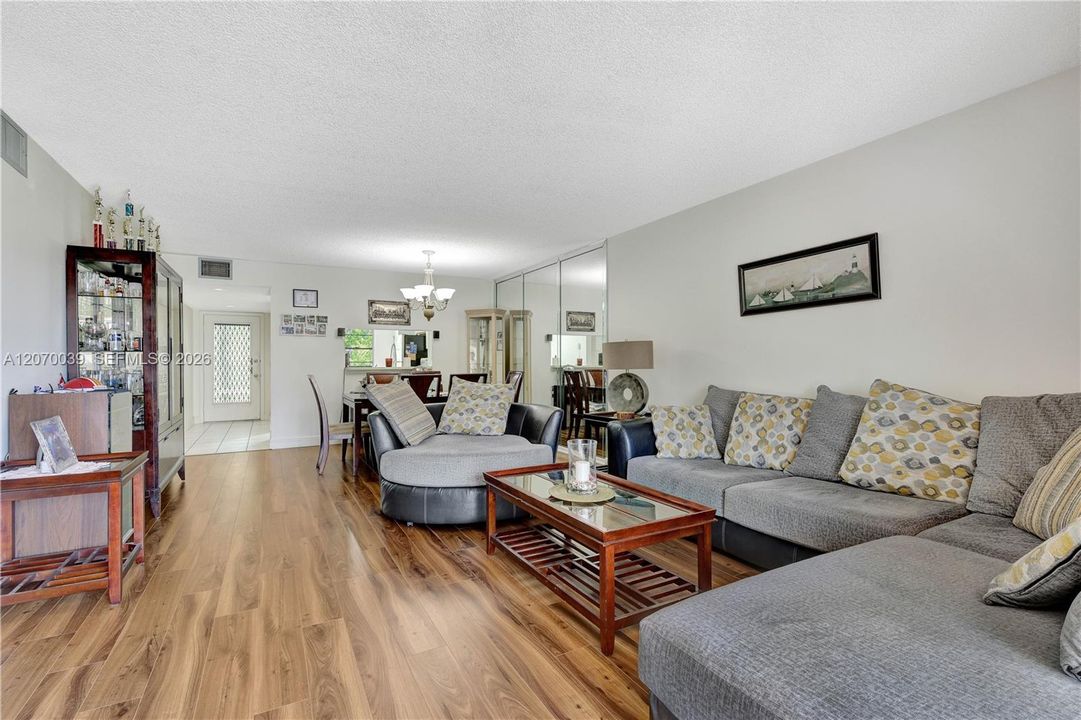 For Rent: $2,000 (2 beds, 2 baths, 1192 Square Feet)