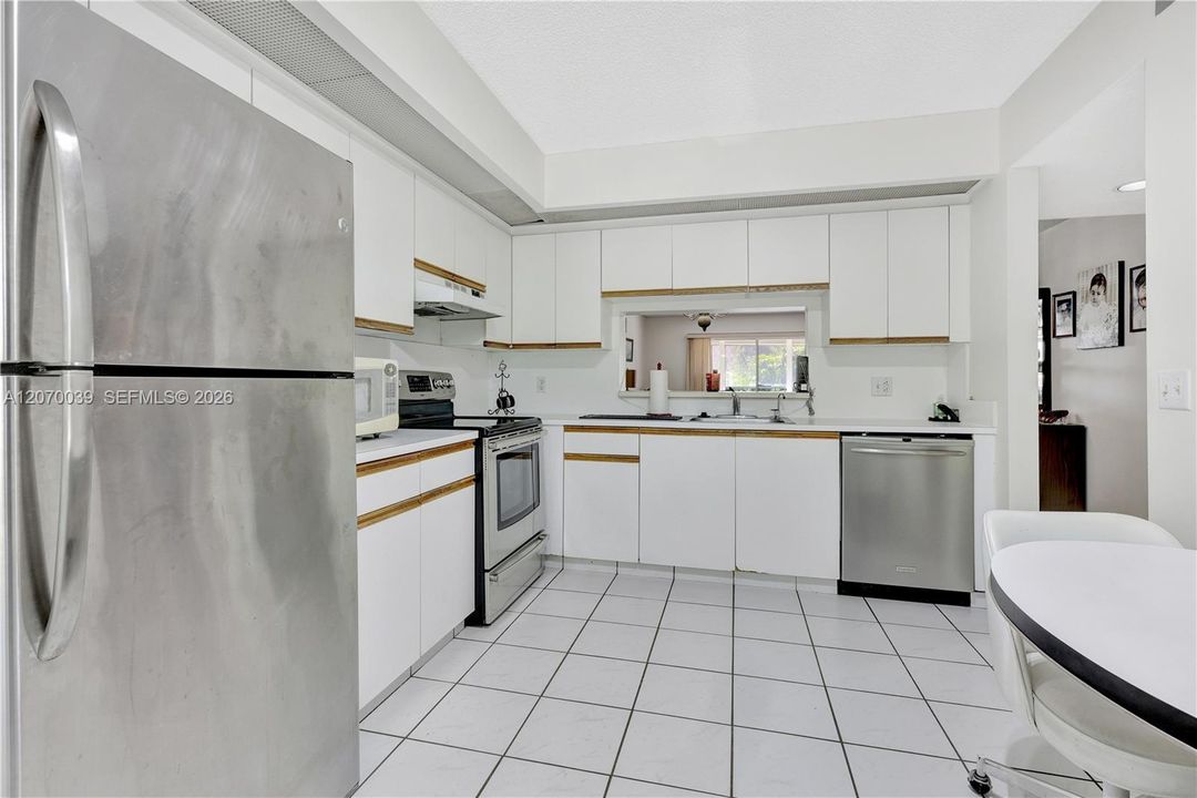 For Rent: $2,000 (2 beds, 2 baths, 1192 Square Feet)