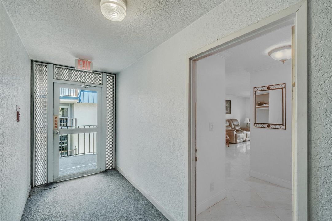 2 Entryway (2)