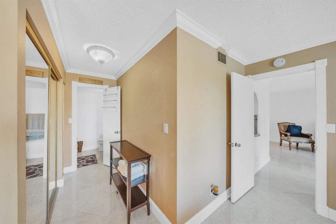 8 Bathroom+Closet