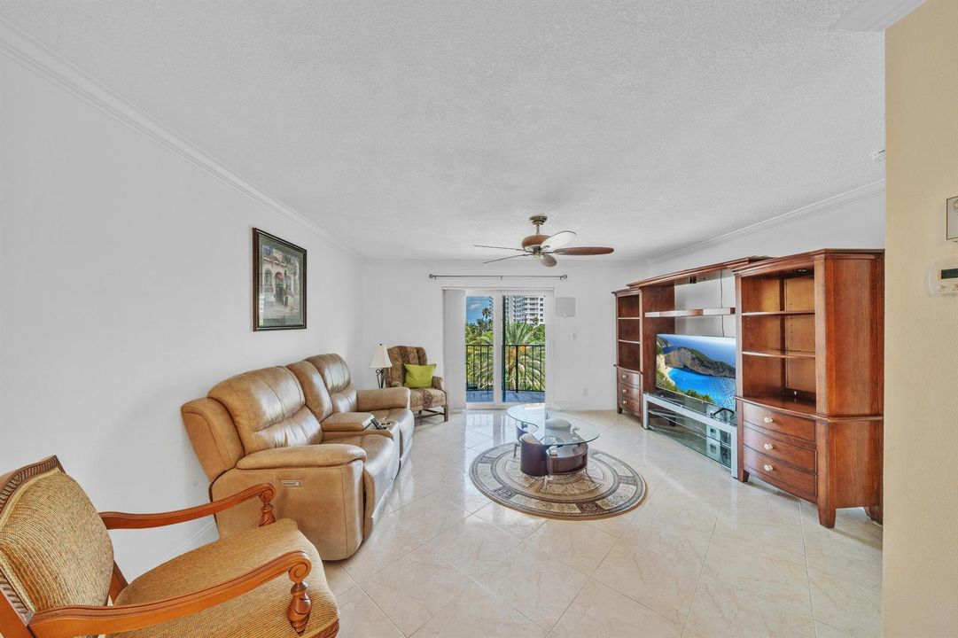 5 Living Area (2)