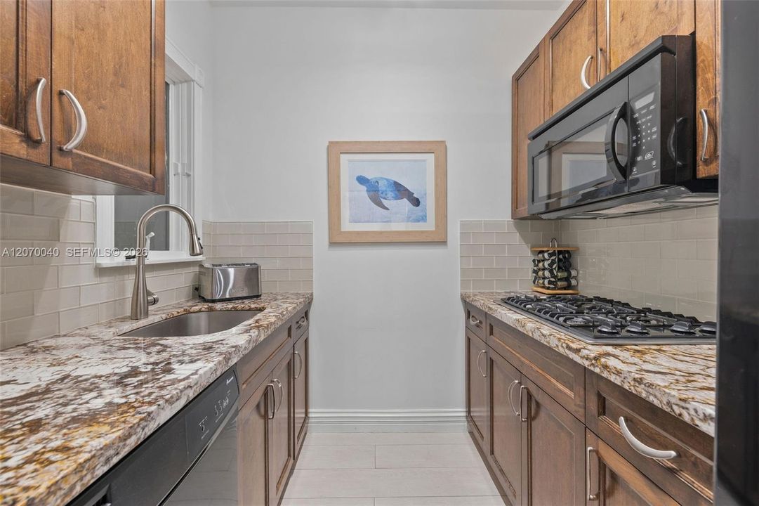 For Rent: $69,000 (5 beds, 5 baths, 5202 Square Feet)