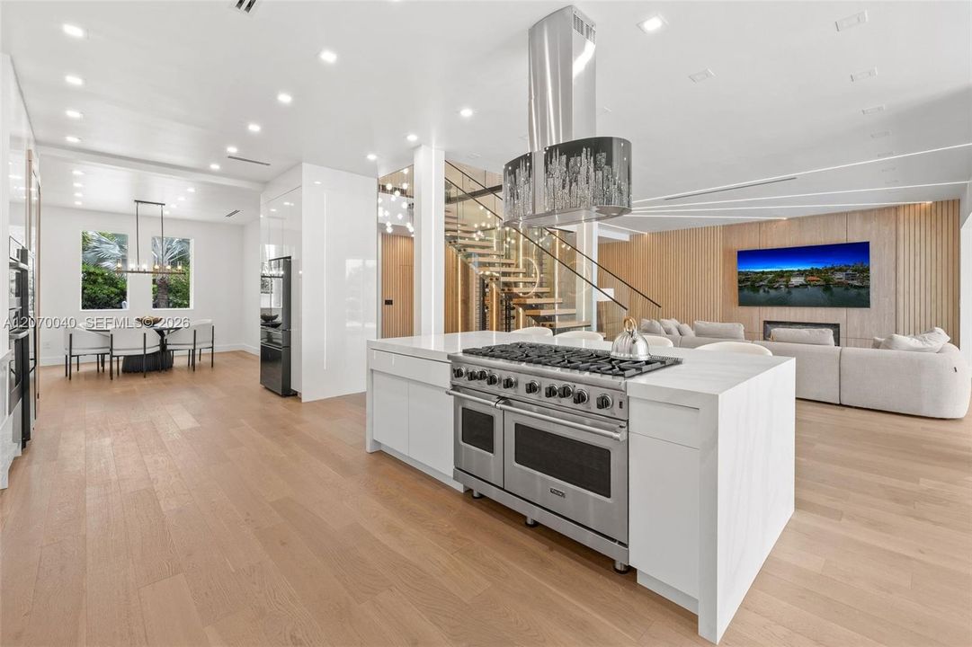 For Rent: $69,000 (5 beds, 5 baths, 5202 Square Feet)