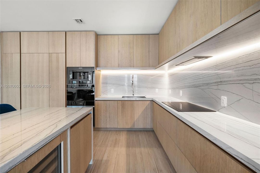 For Sale: $4,250,000 (2 beds, 2 baths, 1522 Square Feet)