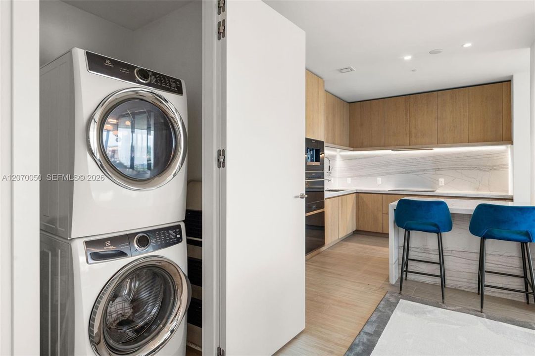 For Sale: $4,250,000 (2 beds, 2 baths, 1522 Square Feet)