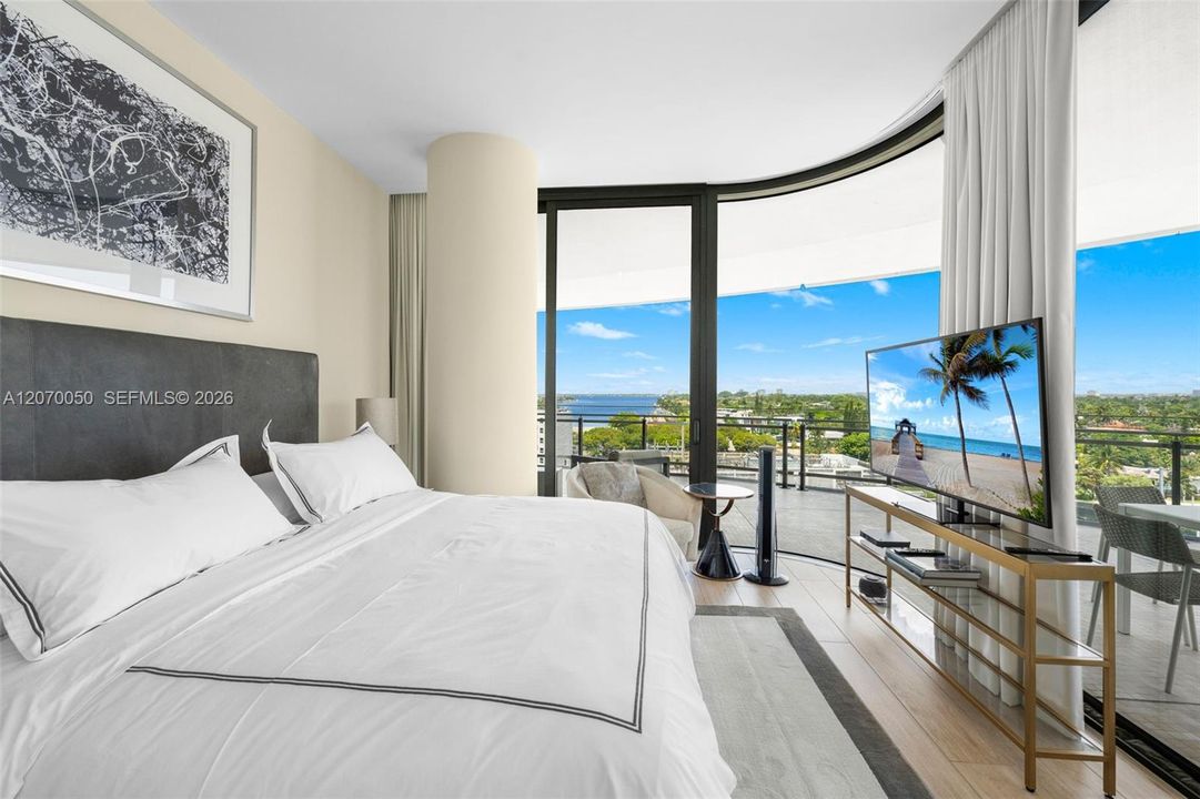 For Sale: $4,250,000 (2 beds, 2 baths, 1522 Square Feet)