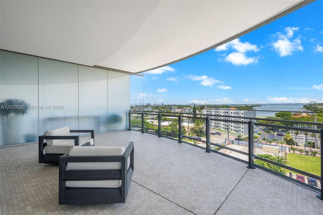 For Sale: $4,250,000 (2 beds, 2 baths, 1522 Square Feet)