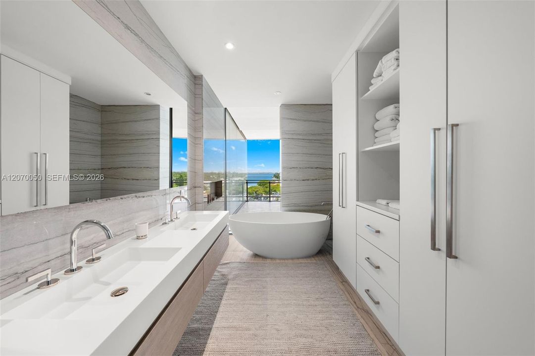 For Sale: $4,250,000 (2 beds, 2 baths, 1522 Square Feet)