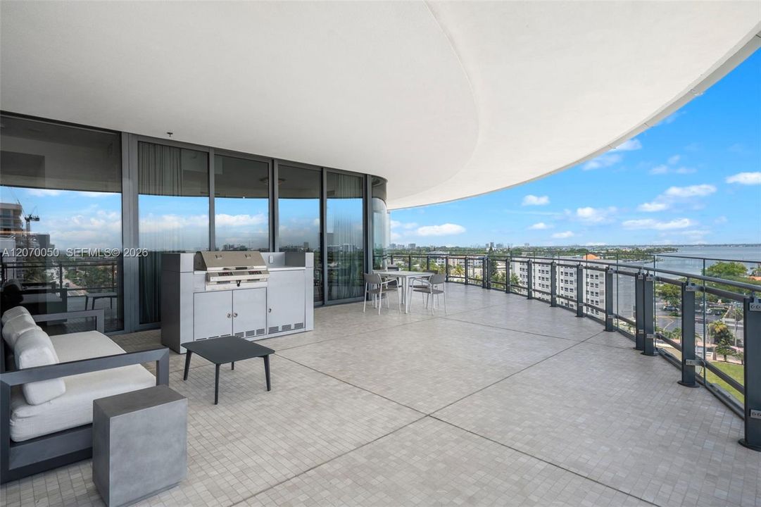 For Sale: $4,250,000 (2 beds, 2 baths, 1522 Square Feet)