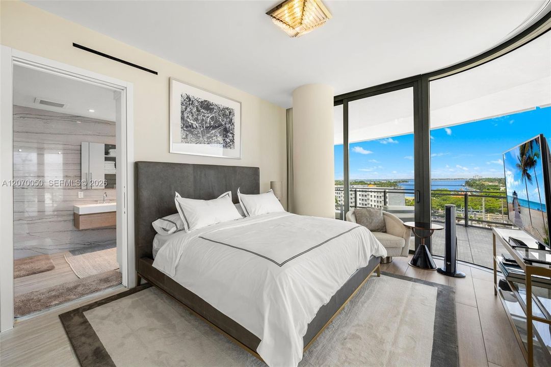 For Sale: $4,250,000 (2 beds, 2 baths, 1522 Square Feet)