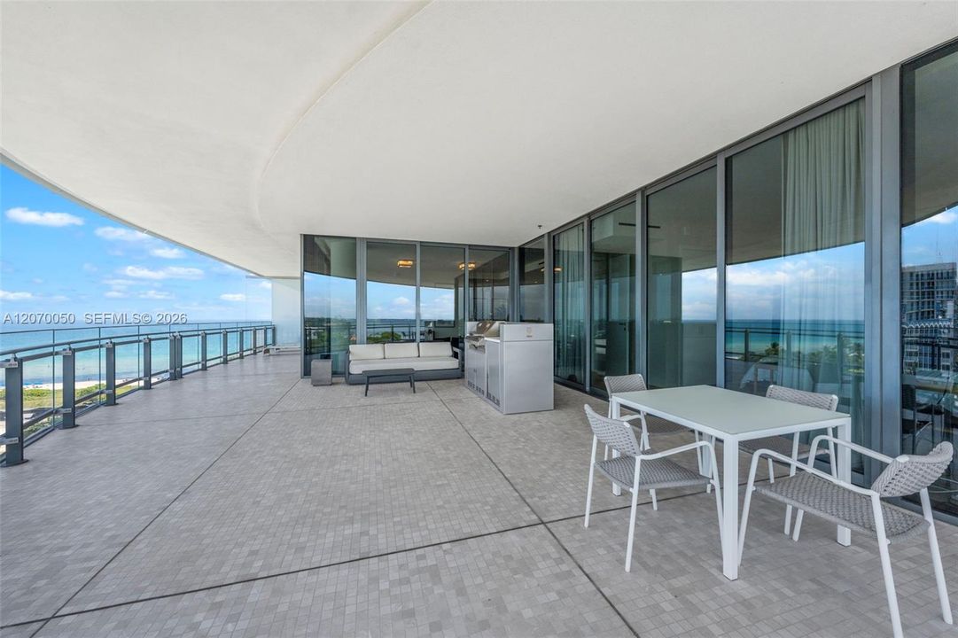 For Sale: $4,250,000 (2 beds, 2 baths, 1522 Square Feet)