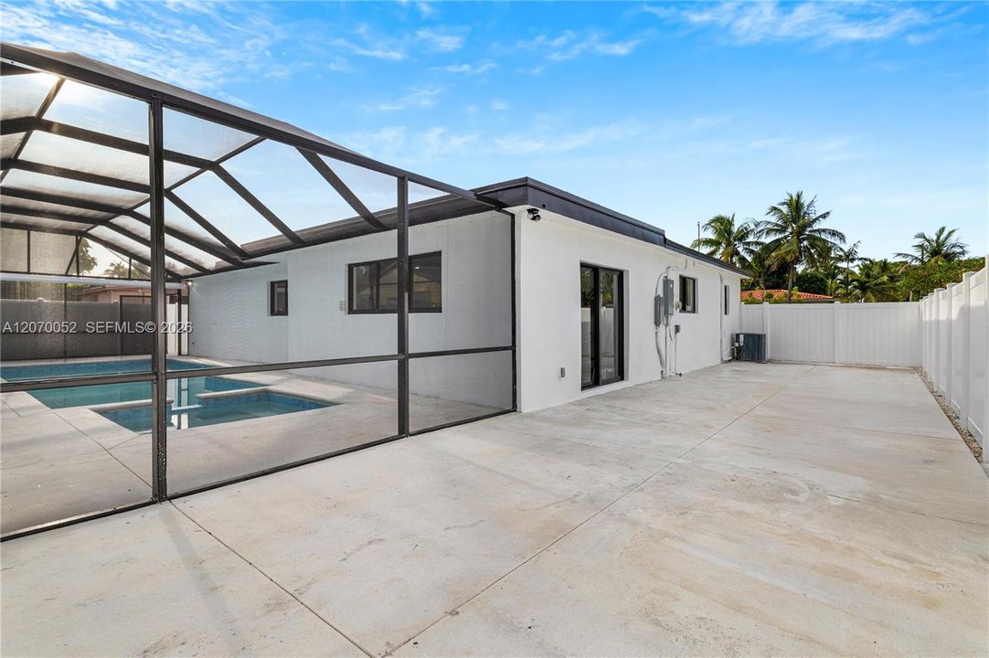 For Sale: $999,000 (3 beds, 2 baths, 1808 Square Feet)