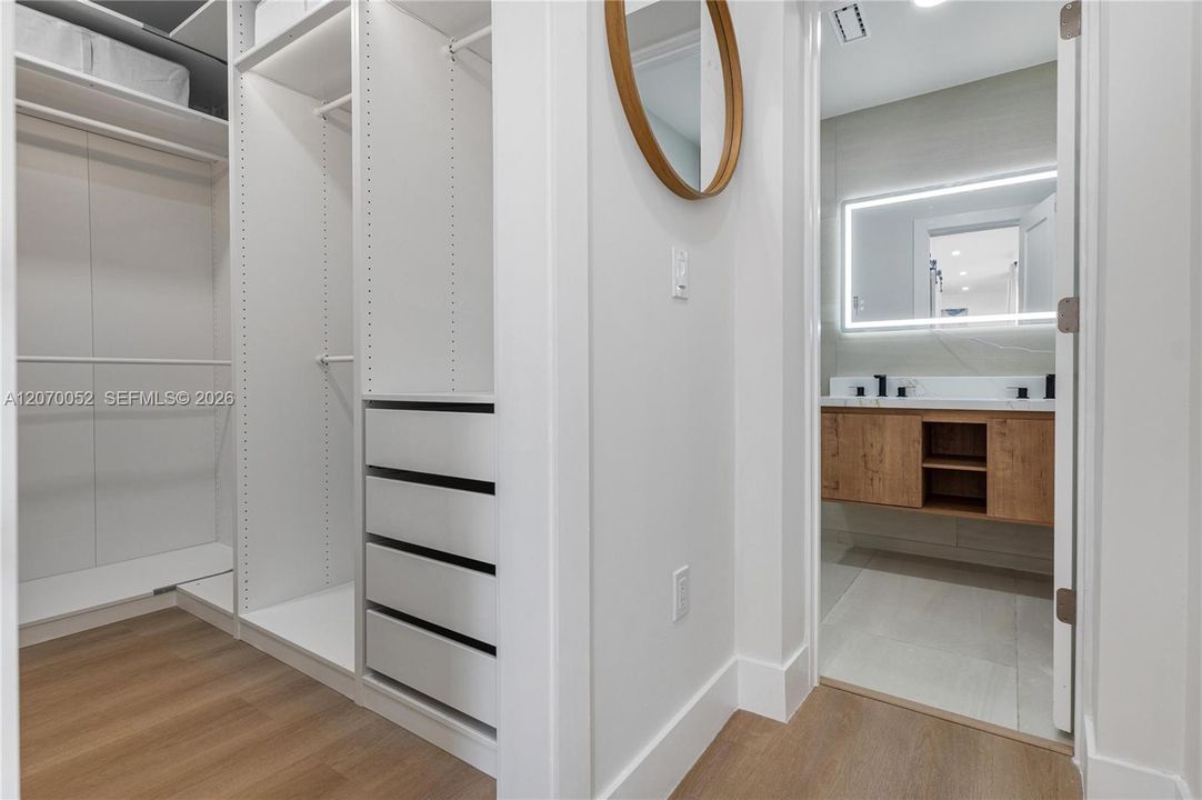 For Sale: $999,000 (3 beds, 2 baths, 1808 Square Feet)