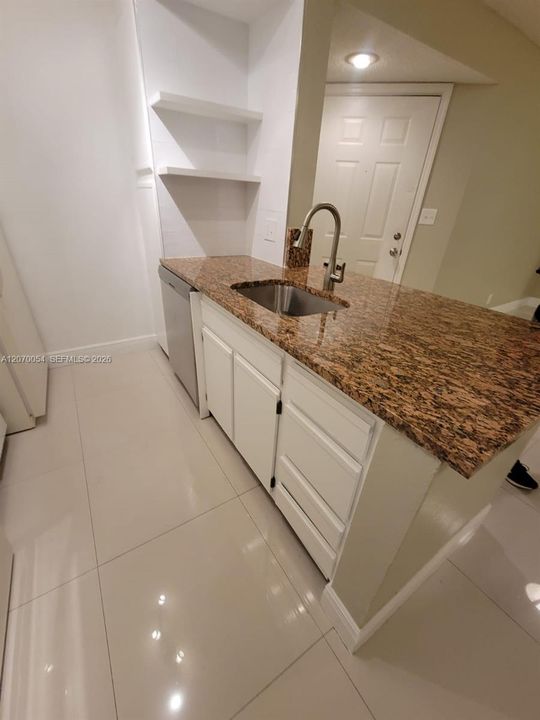 For Rent: $1,850 (1 beds, 1 baths, 805 Square Feet)