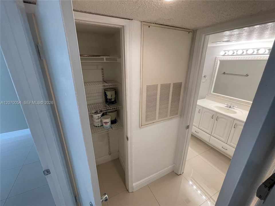For Rent: $1,850 (1 beds, 1 baths, 805 Square Feet)