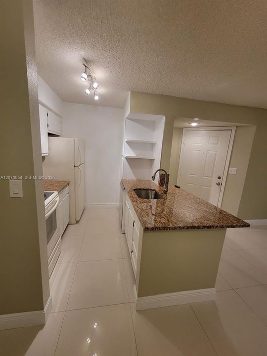 For Rent: $1,850 (1 beds, 1 baths, 805 Square Feet)