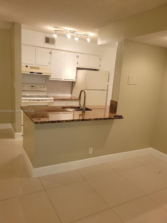 For Rent: $1,850 (1 beds, 1 baths, 805 Square Feet)