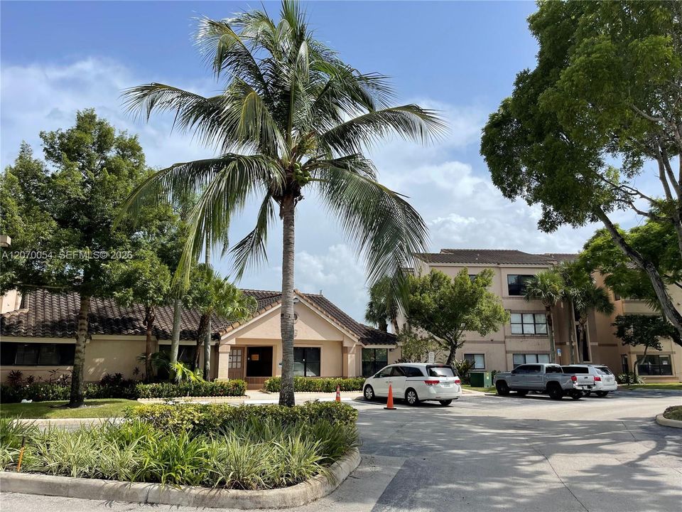 For Rent: $1,850 (1 beds, 1 baths, 805 Square Feet)