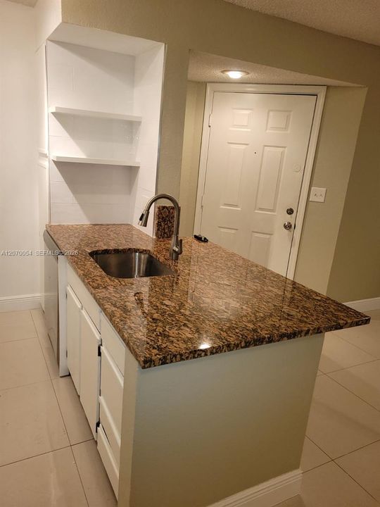 For Rent: $1,850 (1 beds, 1 baths, 805 Square Feet)