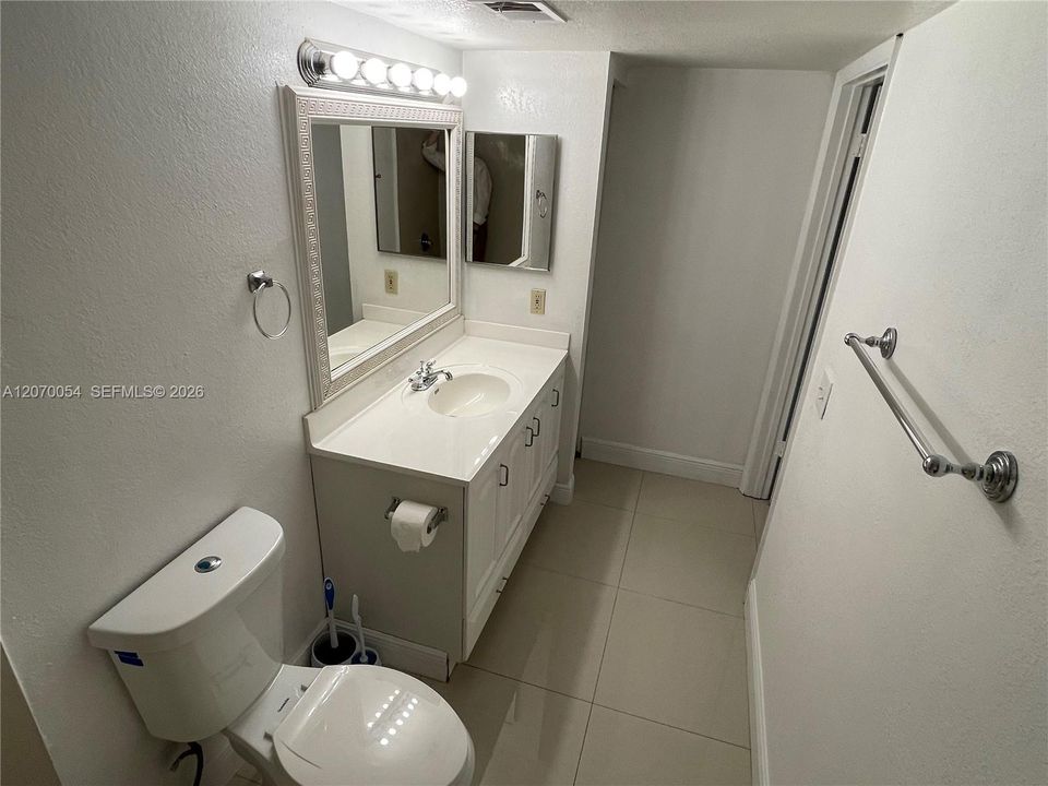 For Rent: $1,850 (1 beds, 1 baths, 805 Square Feet)