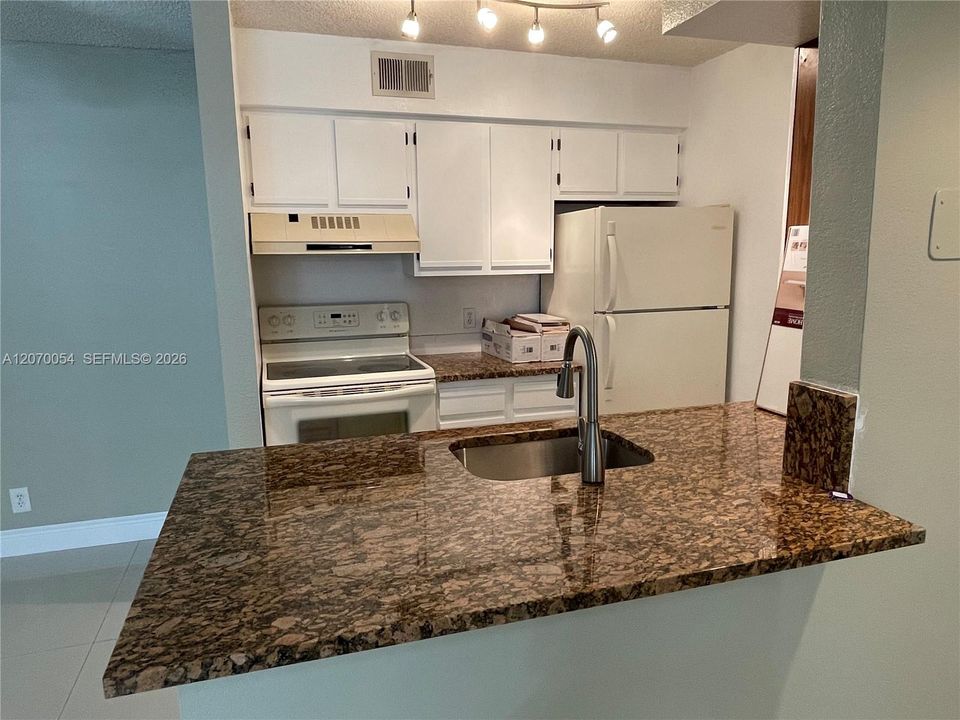 For Rent: $1,850 (1 beds, 1 baths, 805 Square Feet)