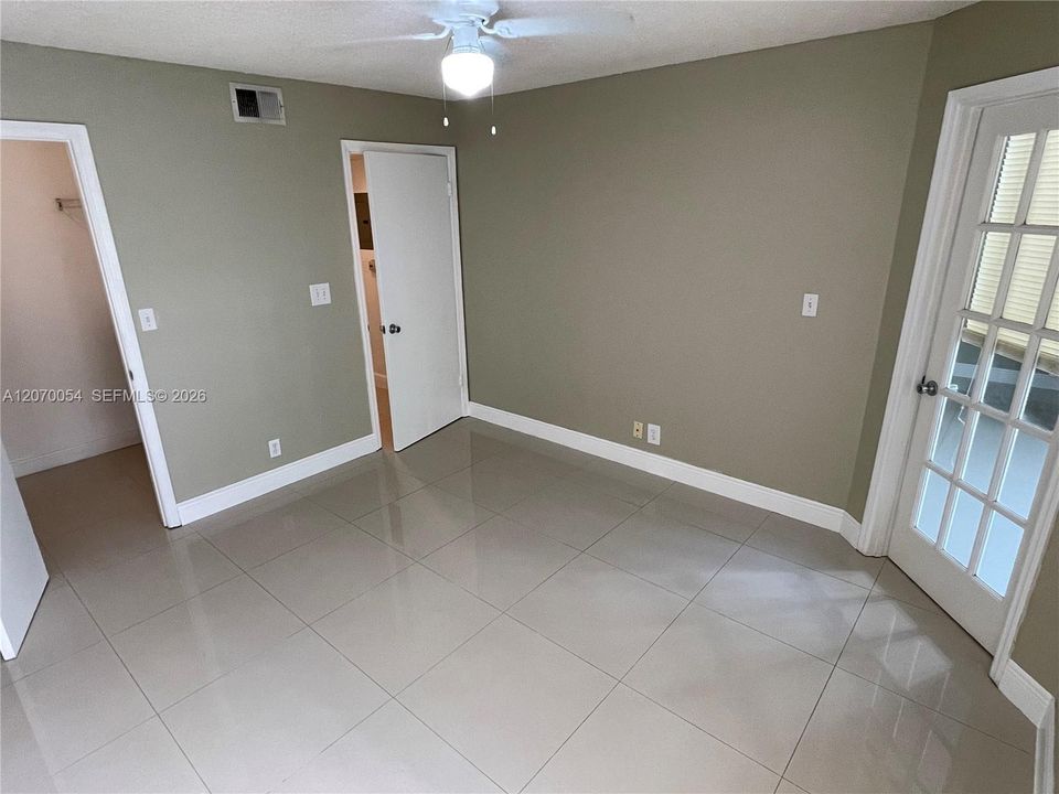 For Rent: $1,850 (1 beds, 1 baths, 805 Square Feet)