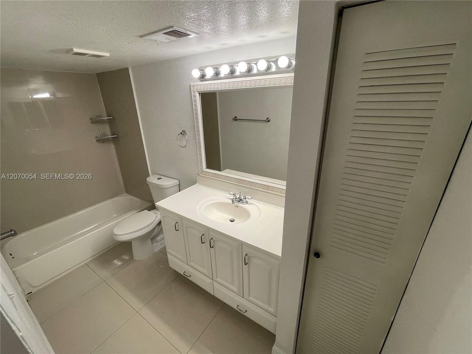 For Rent: $1,850 (1 beds, 1 baths, 805 Square Feet)