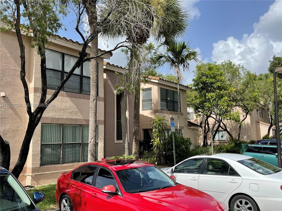 For Rent: $1,850 (1 beds, 1 baths, 805 Square Feet)