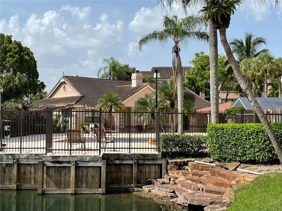 For Rent: $1,850 (1 beds, 1 baths, 805 Square Feet)