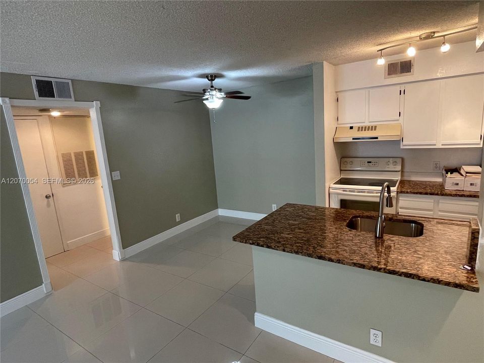 For Rent: $1,850 (1 beds, 1 baths, 805 Square Feet)