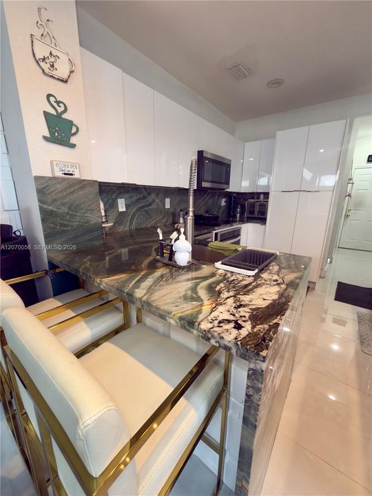 For Rent: $4,550 (3 beds, 2 baths, 1623 Square Feet)