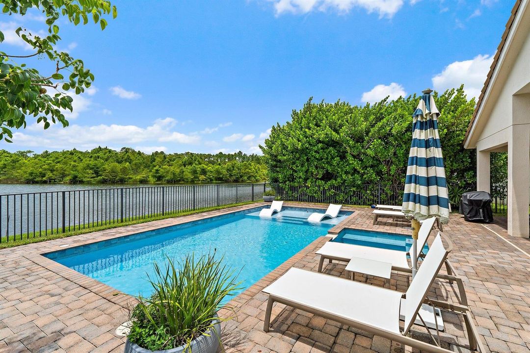 Patio w/ VIEWS!