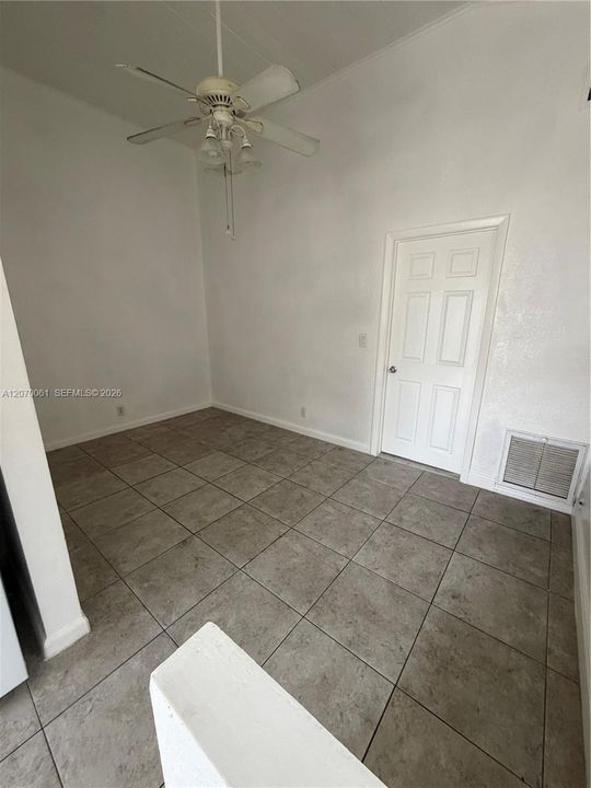 В аренду: $1,500 (1 спален, 1 ванн, 1705 Квадратных фут)