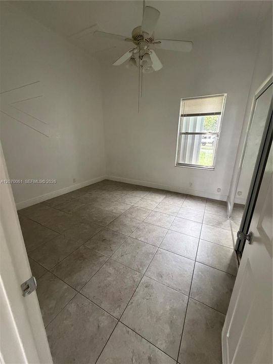 В аренду: $1,500 (1 спален, 1 ванн, 1705 Квадратных фут)