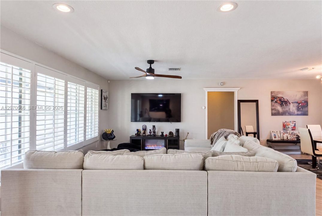 For Rent: $6,200 (3 beds, 2 baths, 1752 Square Feet)