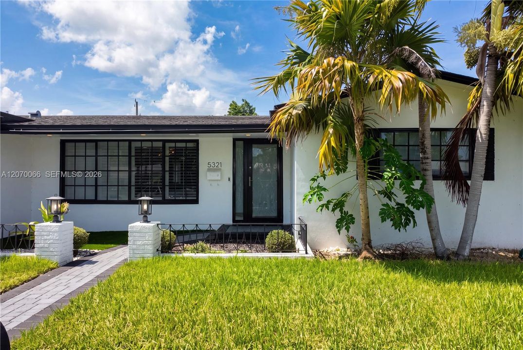 For Rent: $6,200 (3 beds, 2 baths, 1752 Square Feet)