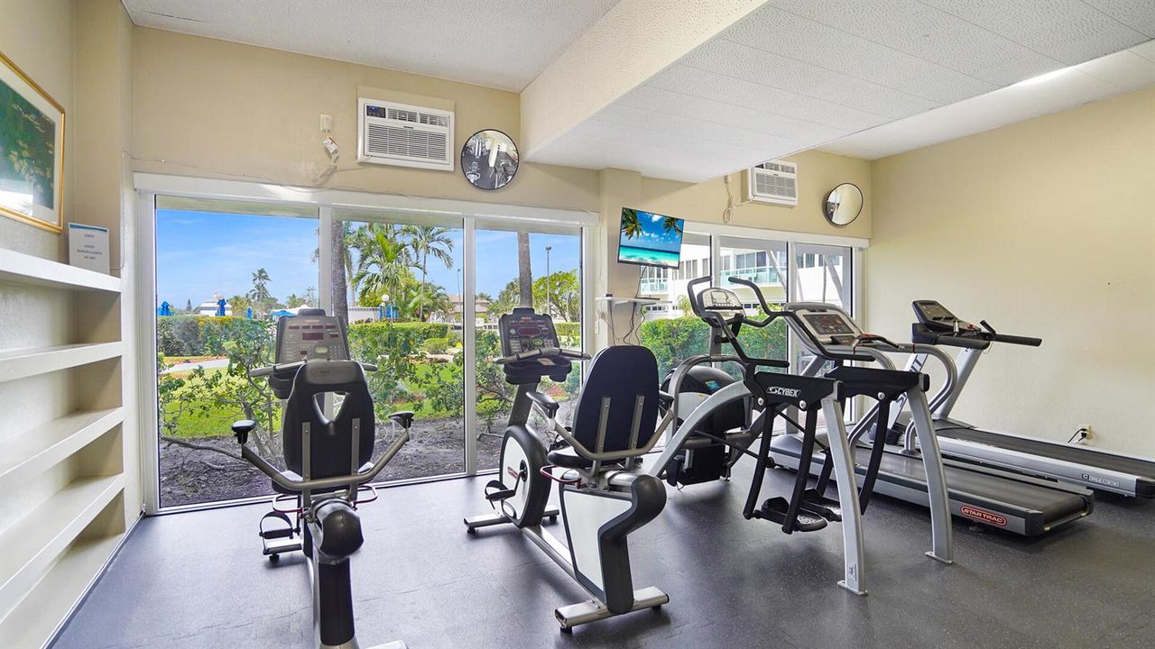 3233 NE 34th Street-33