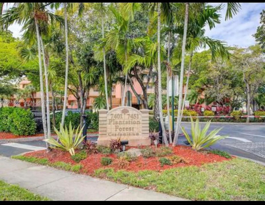 For Sale: $197,999 (2 beds, 2 baths, 970 Square Feet)