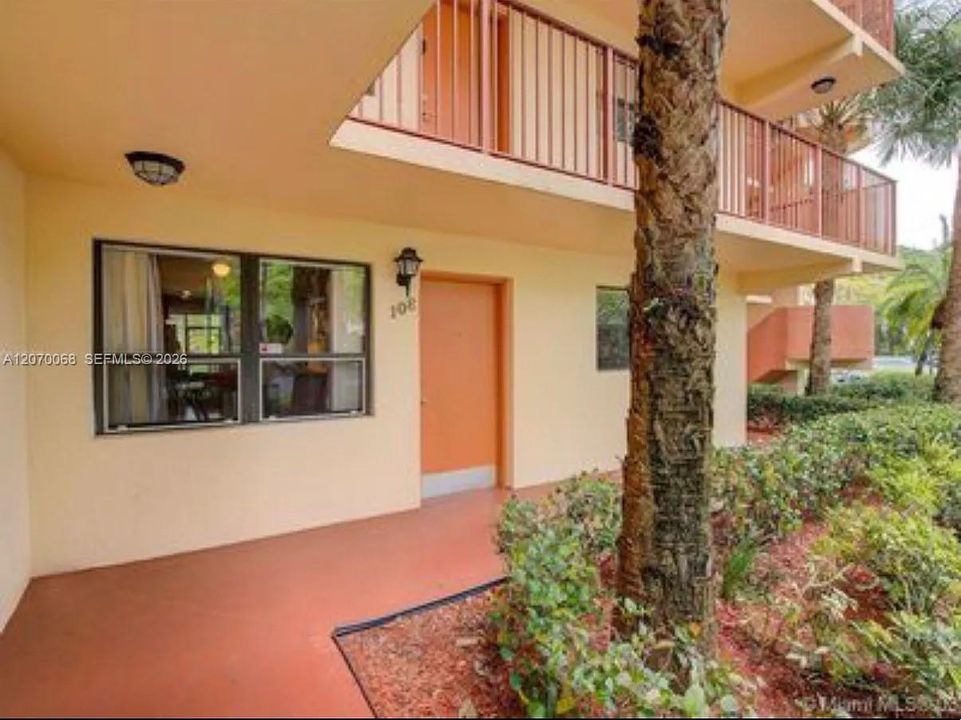 For Sale: $197,999 (2 beds, 2 baths, 970 Square Feet)