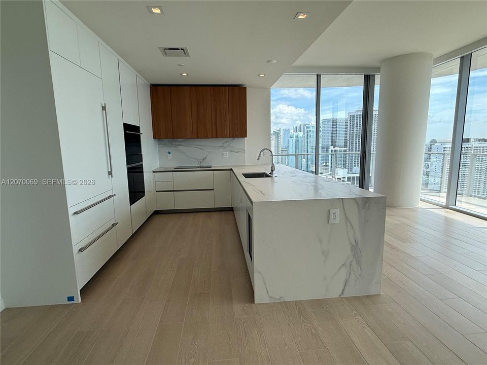 For Sale: $1,990,000 (2 beds, 2 baths, 1362 Square Feet)