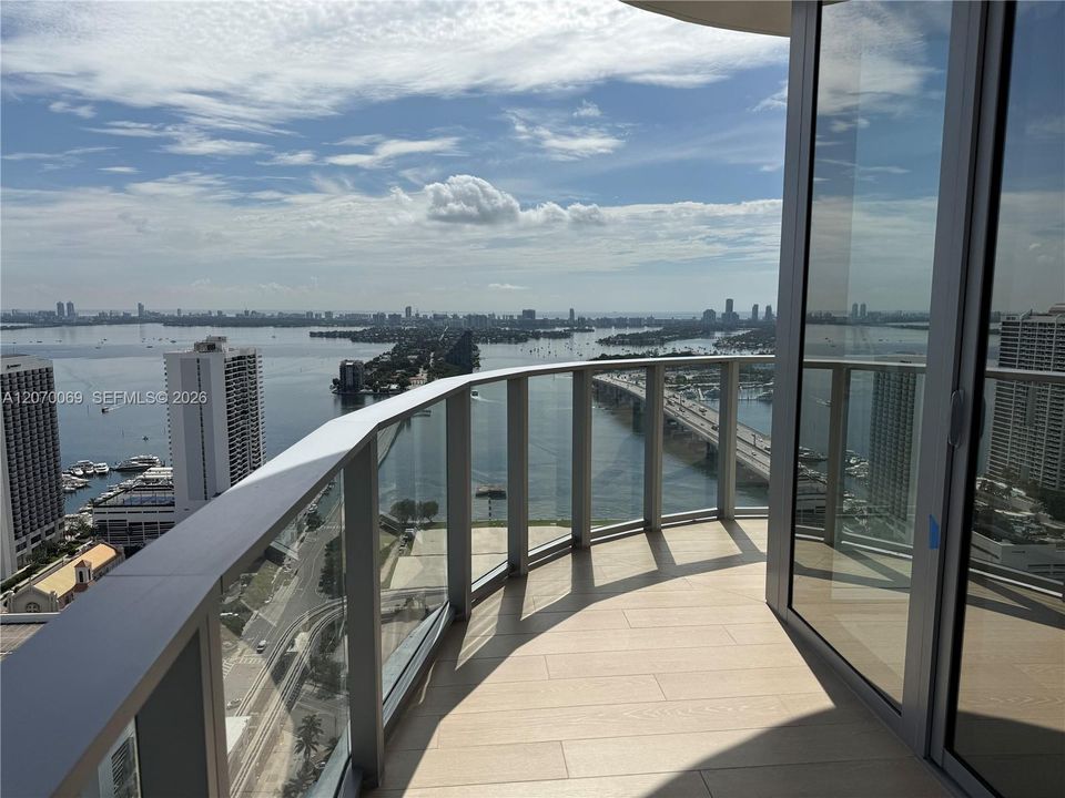 For Sale: $1,990,000 (2 beds, 2 baths, 1362 Square Feet)