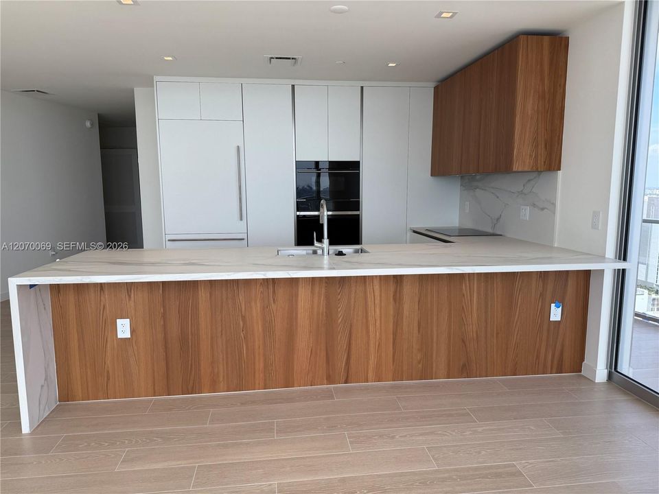 For Sale: $1,990,000 (2 beds, 2 baths, 1362 Square Feet)