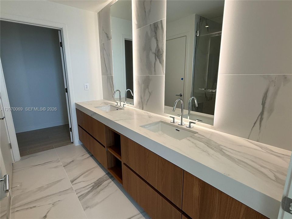 For Sale: $1,990,000 (2 beds, 2 baths, 1362 Square Feet)