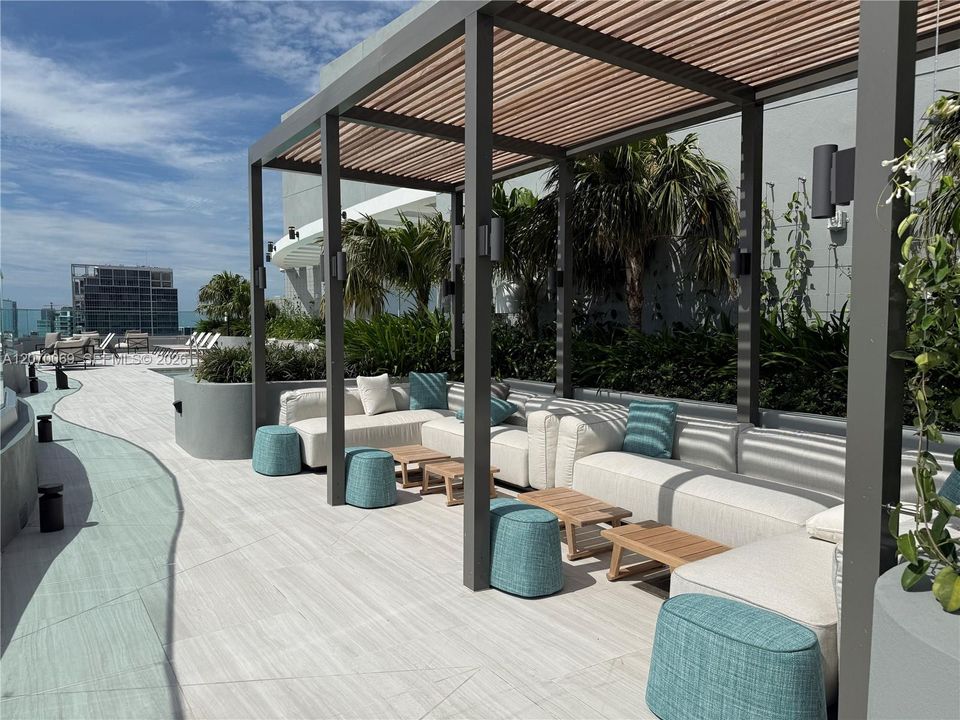 For Sale: $1,990,000 (2 beds, 2 baths, 1362 Square Feet)