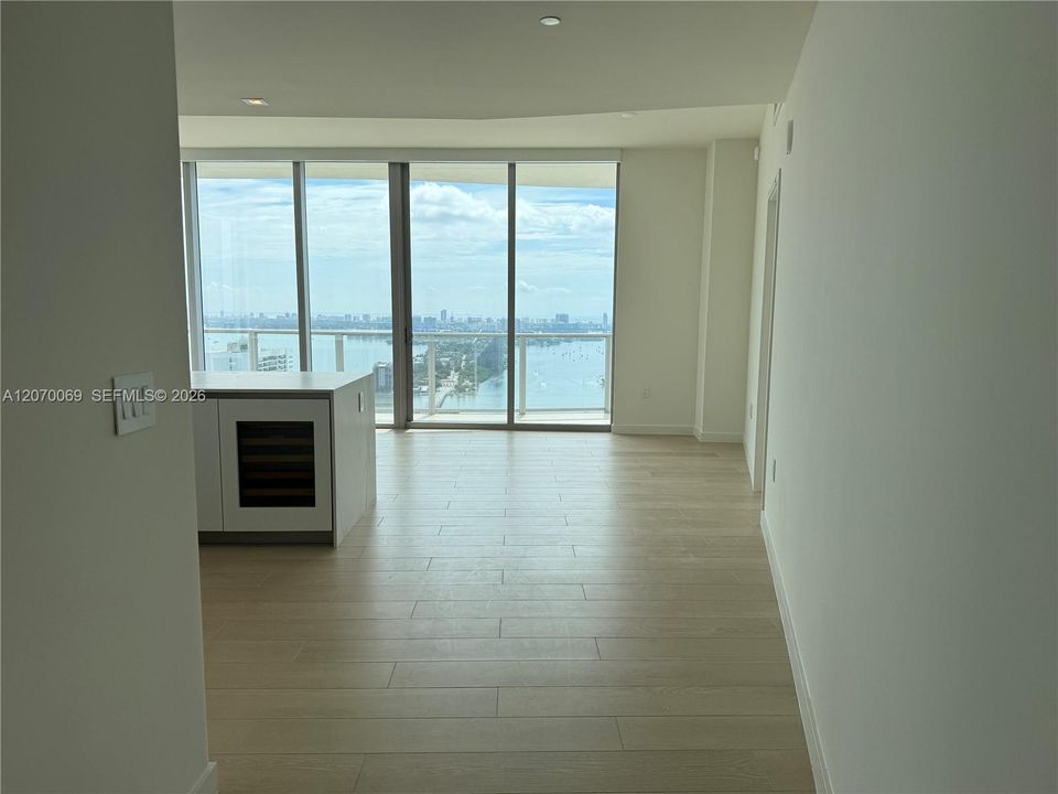 For Sale: $1,990,000 (2 beds, 2 baths, 1362 Square Feet)