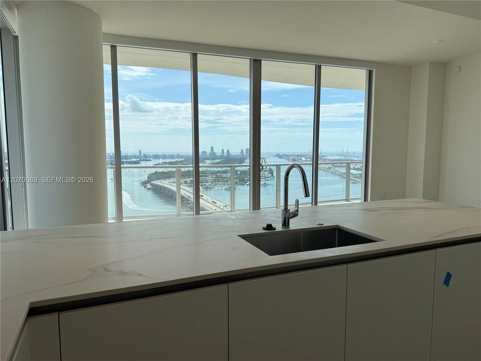 For Sale: $1,990,000 (2 beds, 2 baths, 1362 Square Feet)